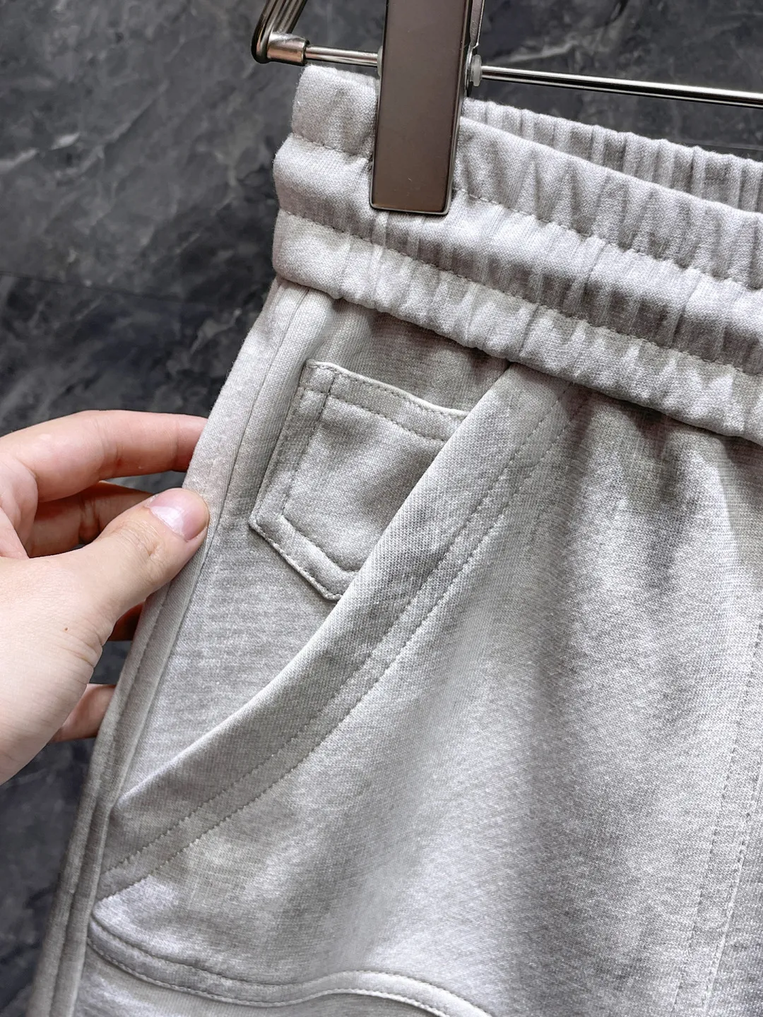 Balenciaga's three-standard complete 2026 summer New Arrival men's casual shorts, advanced custom-made Breathable fabric, Breathable fabric, extremely stretchy and comfortable, impeccable details, top-grade accessories, original logo design concept, delicate and soft feel! The upper body fit is awesome! Size: M-XXXL Please state your height and weight when ordering